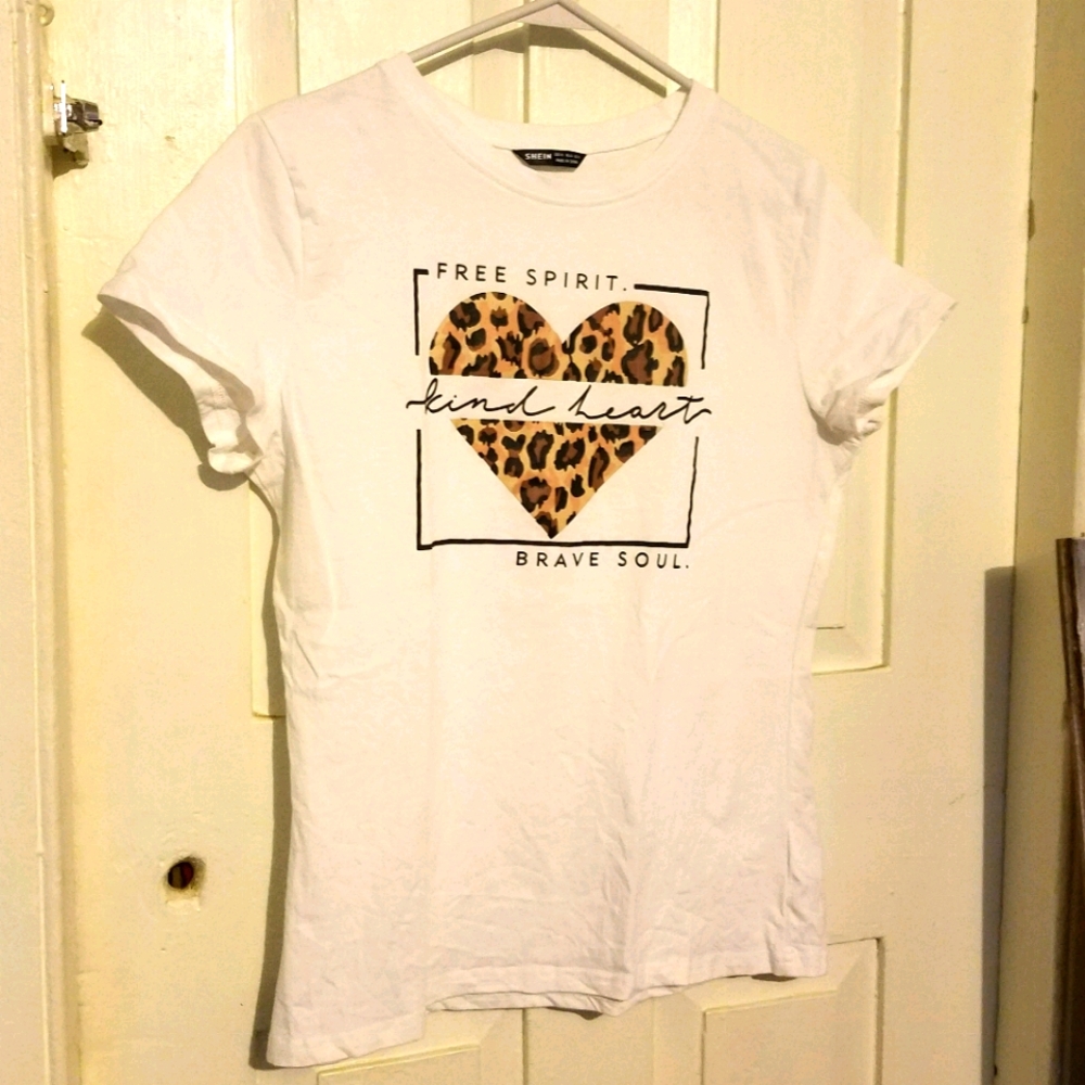 NWOT Free Spirit Lind Heart Brave Soul Tshirt 🐆